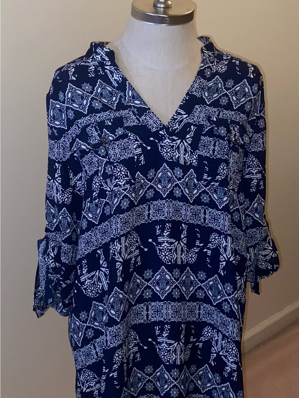 Rue21 Navy and White Printed V-Neck Blouse